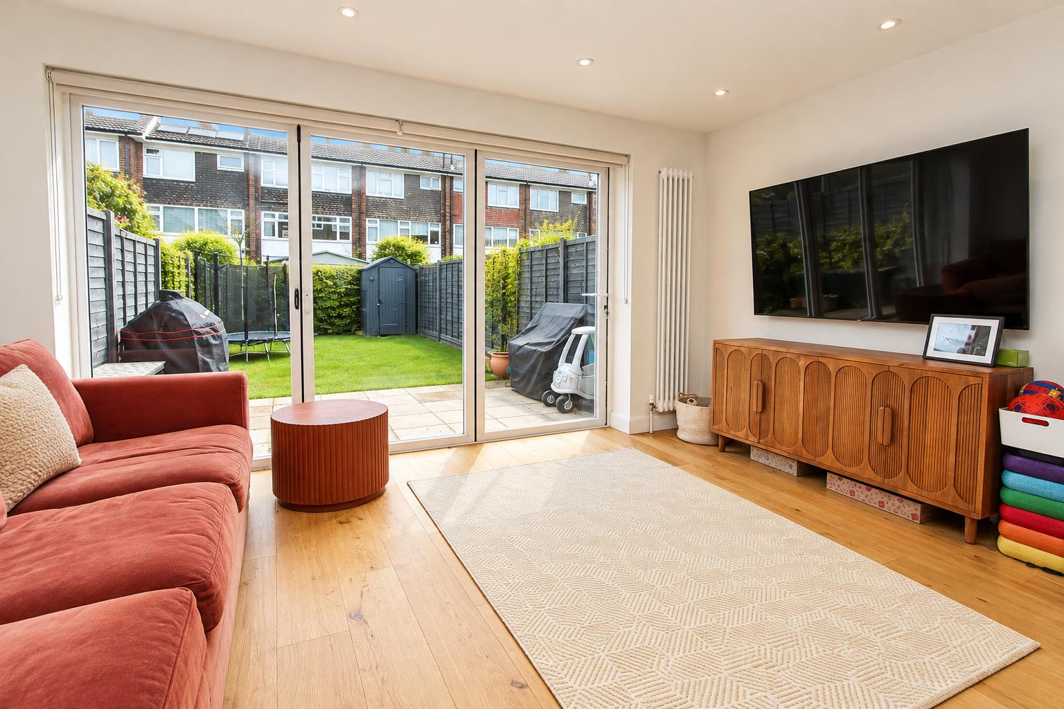 Hollymead, Carshalton